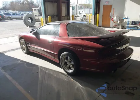 2002 Pontiac Firebird Trans Am z USA, uszkodzony, nr VIN 2G2FV22GX22142525